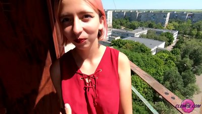 Оюутны мэдрэмжтэй хөхүүл нь гаднын нь гаднах - булэг дээр түүний нүүр