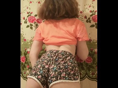 ❤️ Тачаангуй залуу бяцхан хүүхэн камер дээр шорт тайлж байна Зүгээр л порно манайд ❌